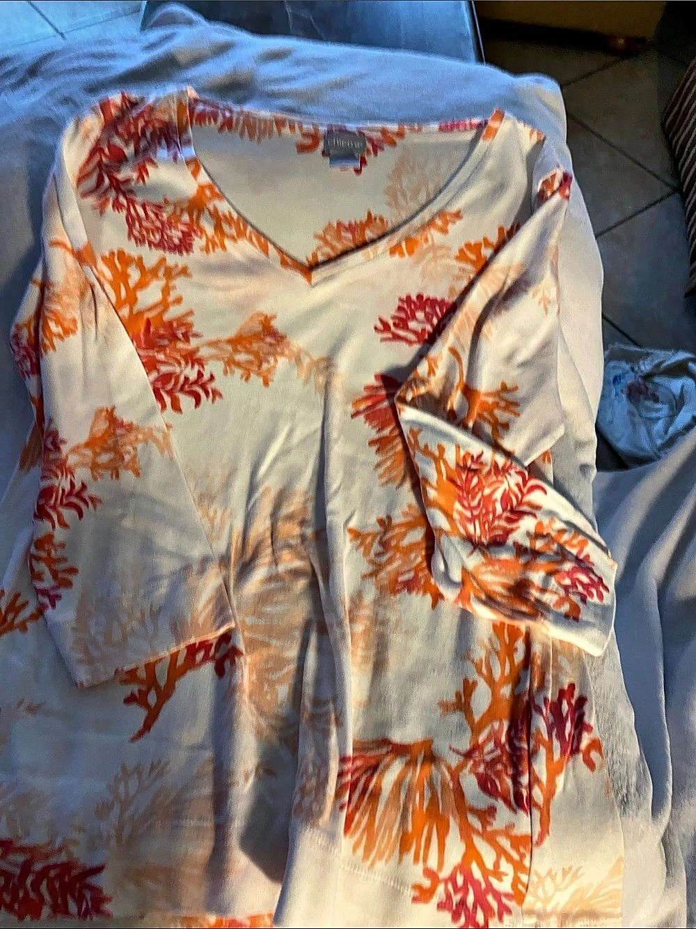 Chico's Coral Reef Print 3/4 Sleeve V-Neck Top
